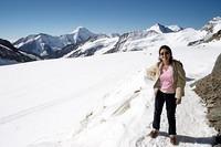 Eiko at the Jungfraujoch, a trecking path in the snow