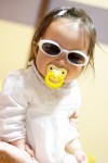 karin et ses lunettes de soleil